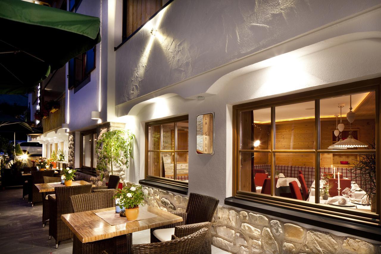 Hotel Christian Corvara In Badia Ngoại thất bức ảnh