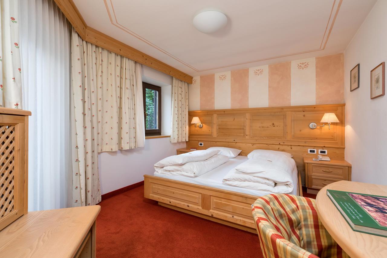 Hotel Christian Corvara In Badia Ngoại thất bức ảnh
