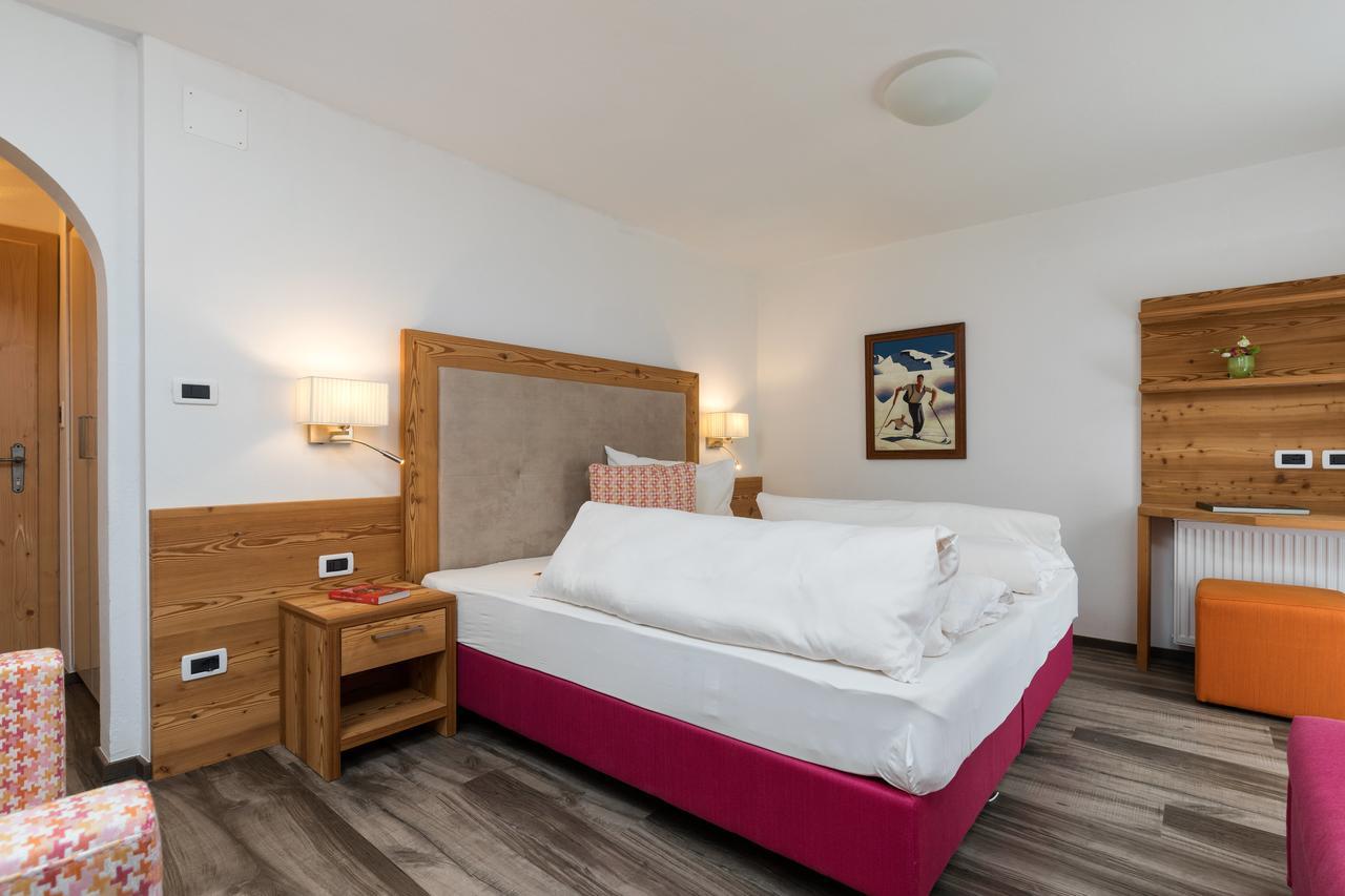 Hotel Christian Corvara In Badia Ngoại thất bức ảnh